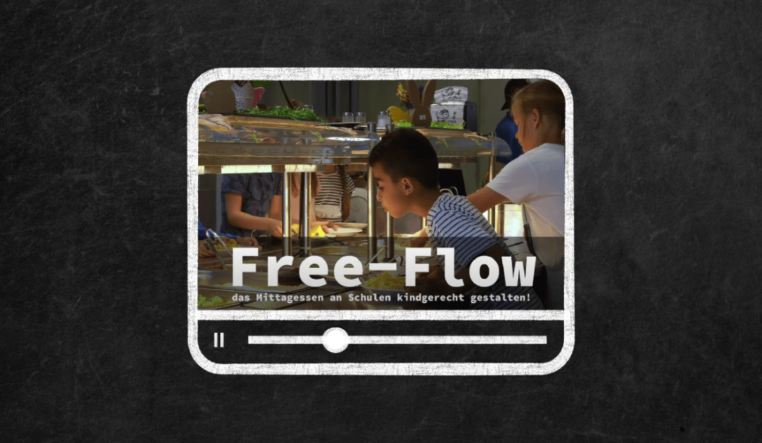 Schwarze Tafel mit einer weißen Kreidezeichnung eines Videoplayers und einemScreenshot des youtube-Videos der Schulbehörde Hamburg