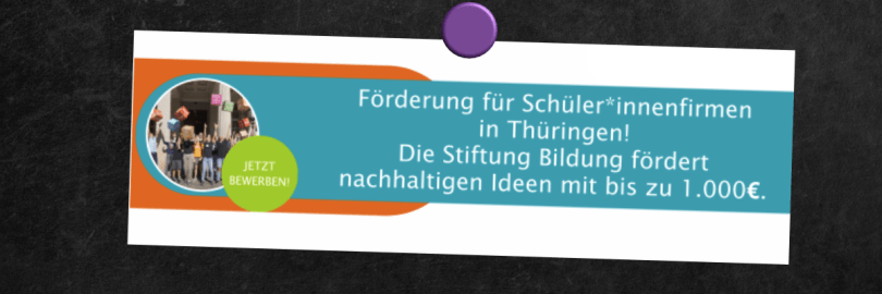 Aufruf für Schüler:innen zur Teilnahme am Wettbewerb youstartN auf schwarzer Tafel