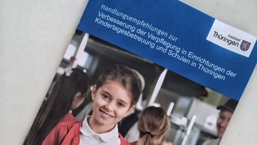 Titelbild der Broschüre Handlungsempfehlungen Schulverpflegung Thüringen