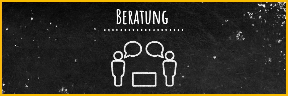 Tafel mit Schriftzug Beratung und Kreidebild zweier Strichmenschen mit Sprechblasen