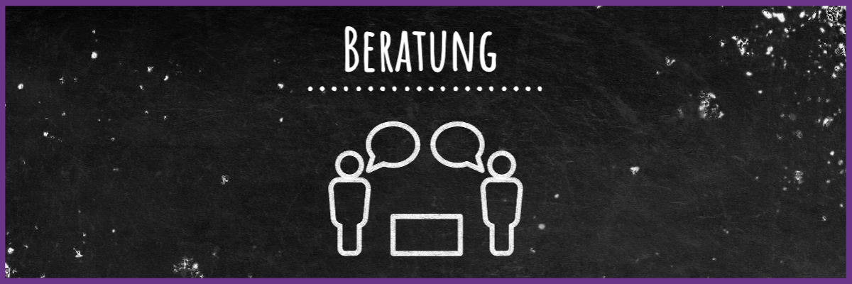 Tafel mit Schriftzug Beratung und Kreidebild zweier Strichmenschen mit Sprechblasen