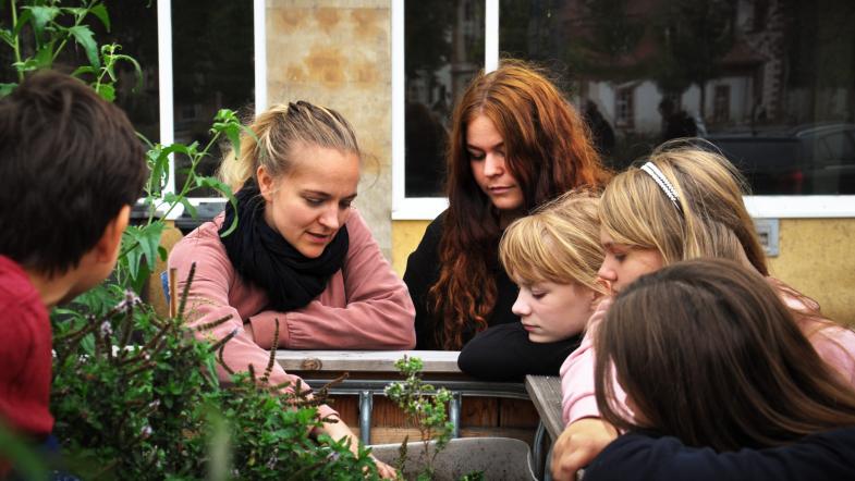 Schüler der Schiller-Schule Erfurt beim Stadtrundgang zum Thema: Was wächst in unserer Stadt