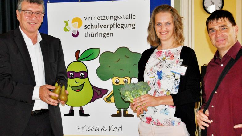 Minister Lauinger mit Alexandra Lienig und Dr. Ralph Walther bei der Eröffnung der Tage der Schulverpflegung 2019