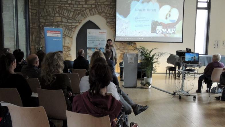 Michelle Meier-Metz bei ihrem Vortrag zur Fachtagung der Vernetzungsstelle Schulverpflegung Thüringen 2019